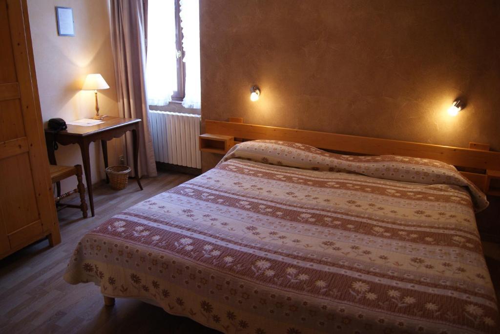 Logis Hotel De La Paix - Tournus Phòng bức ảnh