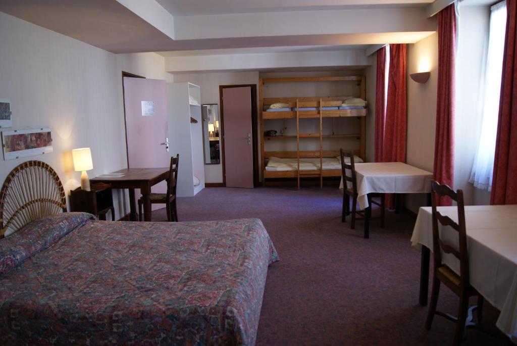 Logis Hotel De La Paix - Tournus Phòng bức ảnh