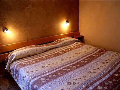 Logis Hotel De La Paix - Tournus Ngoại thất bức ảnh