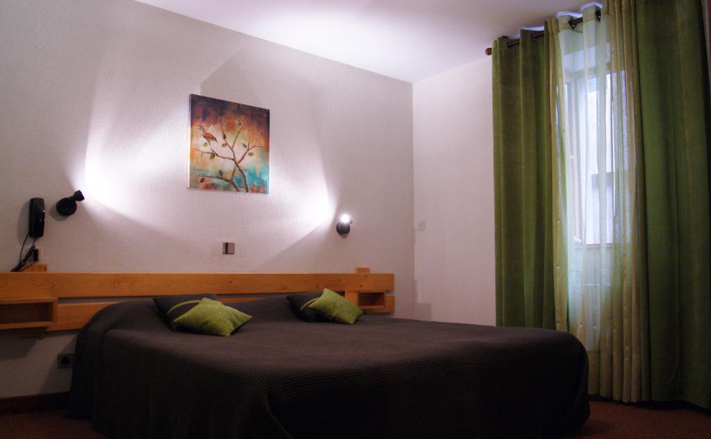 Logis Hotel De La Paix - Tournus Phòng bức ảnh